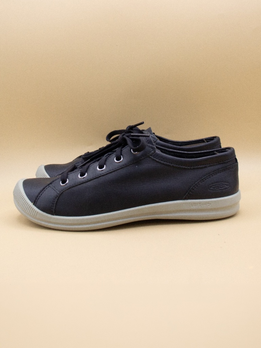 Keen Lorelai Black Leather Casual Sneakers 1020503 Women's Size 7  thrifteesauru